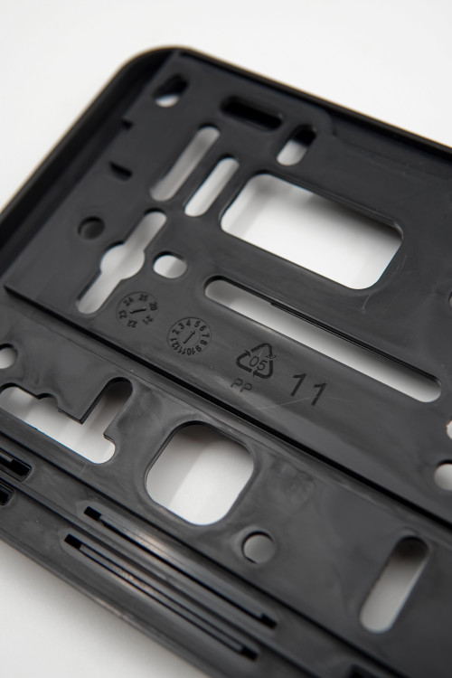 تاریخ ساخت واصالت حک شده پشت محصول